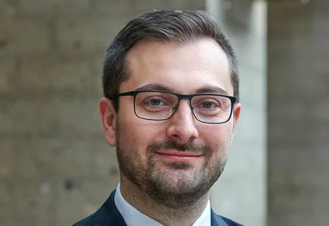 Portrait Dennis Stroh