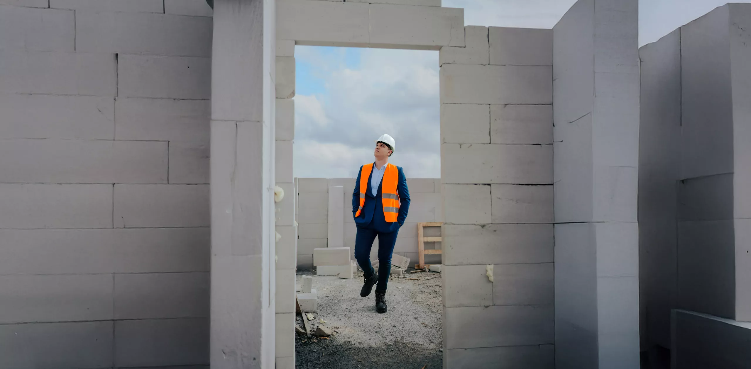 Symboldbild Sparringspartner – Beratungsgespräch in einer modernen Büroumgebung