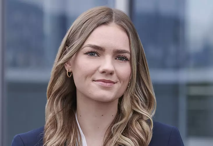 Portrait Sarah Dingler